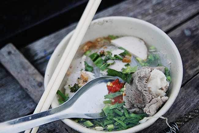 Thưởng thức hủ tiếu ở chợ nổi Cái Răng