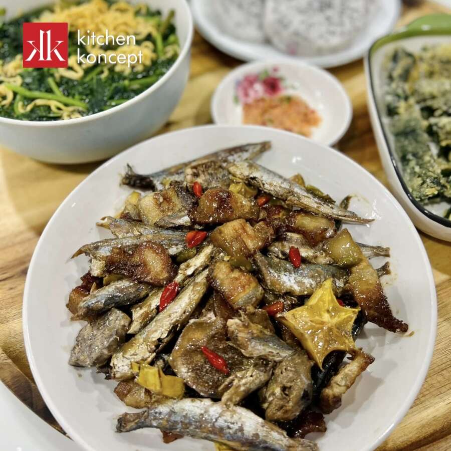 Cá nục kho khế