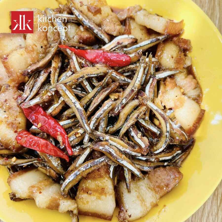 cá cơm kho thịt ba chỉ