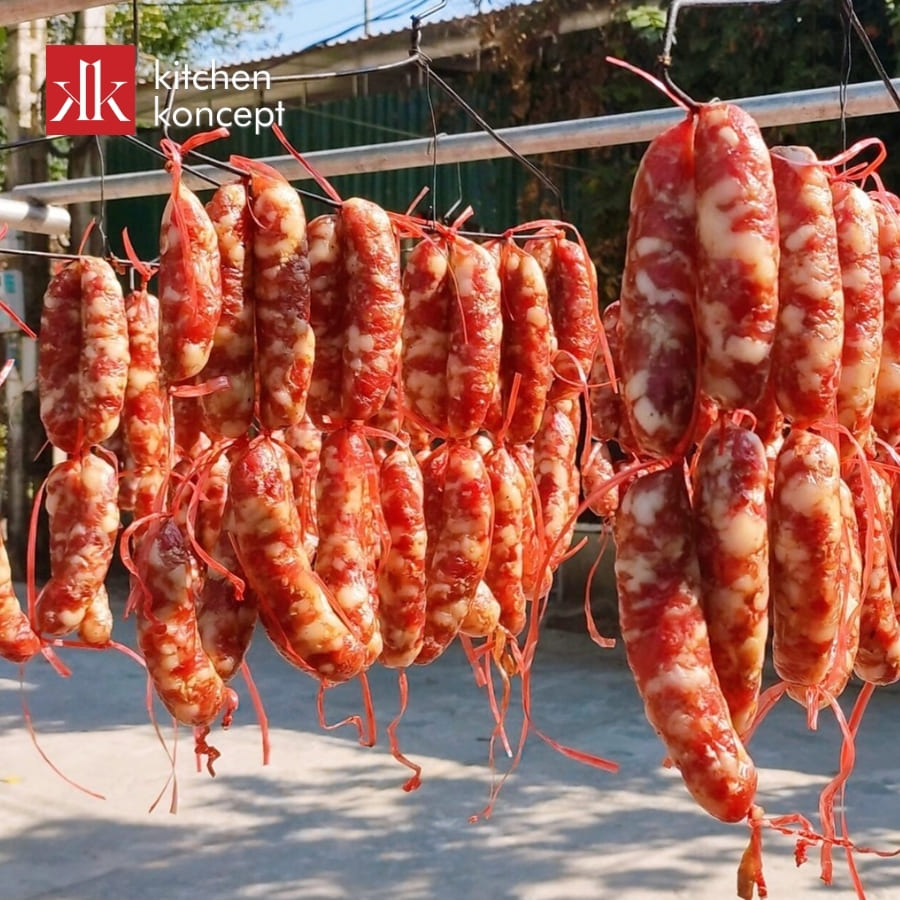 Phơi lạp xưởng đến khi khô lại