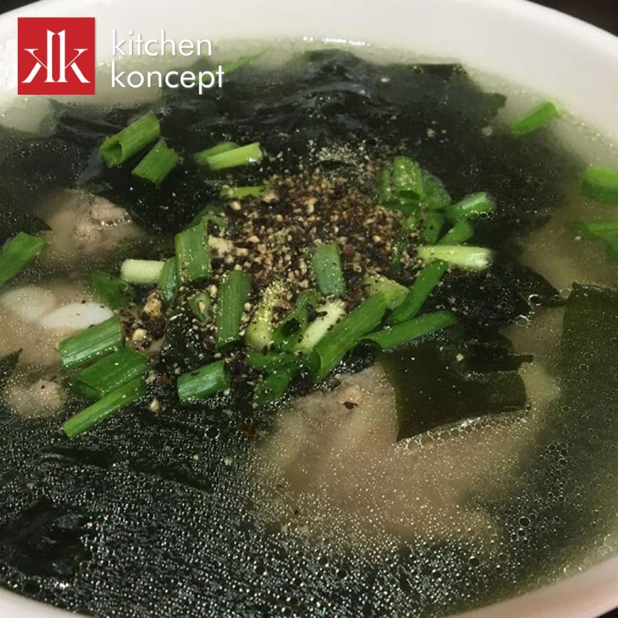 Cách nấu canh rong biển với sườn