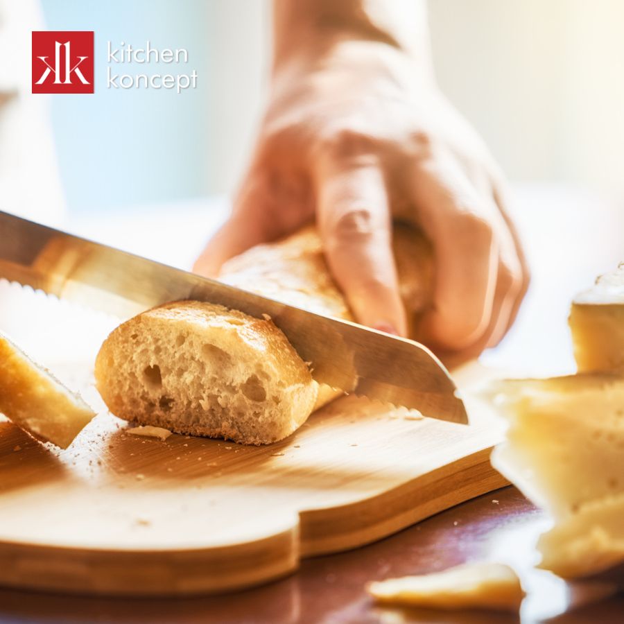 Cắt bánh mì thành lát dày