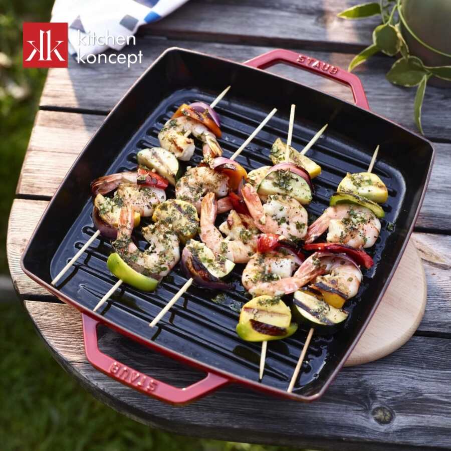 Chảo gang nướng Staub màu đỏ cherry
