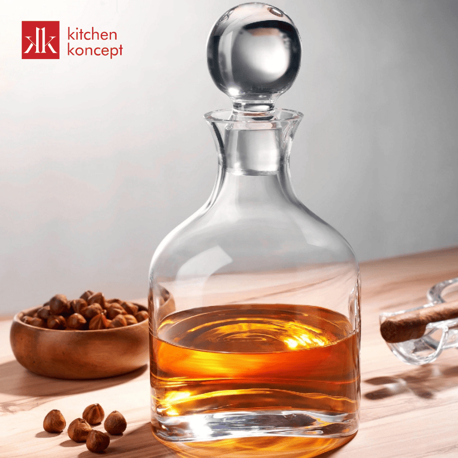 Chất liệu pha lê trong suốt, hoàn thiện sắc sảo