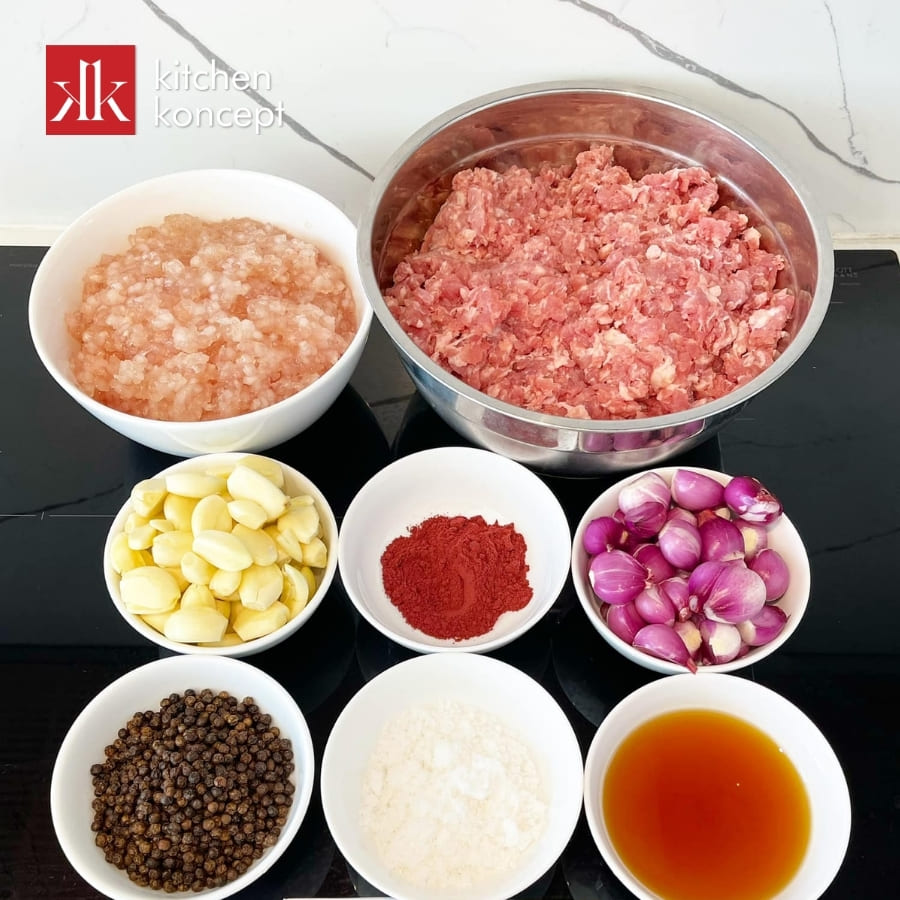 Chuẩn bị nguyên liệu cho món lạp xưởng