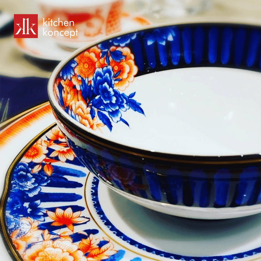 Họa tiết vẽ tay sắc nét, tạo điểm nhấn cho bàn ăn