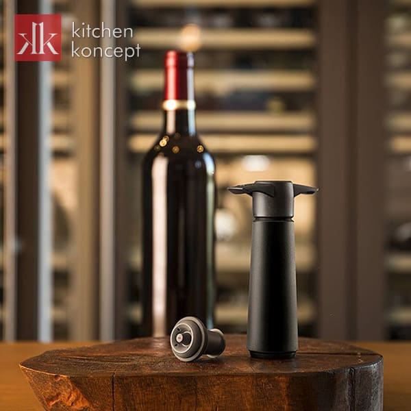Dụng cụ hút chân không Vacu Vin giúp bảo quản cho hương vị rượu trọn vẹn