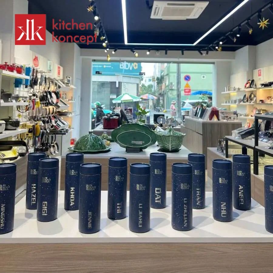 Bình giữ nhiệt khắc tên tại Kitchen Koncept