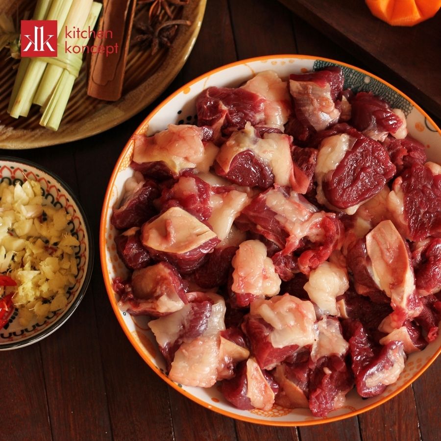 Chọn phần nạm bò tươi ngon đan xen gân mỏng