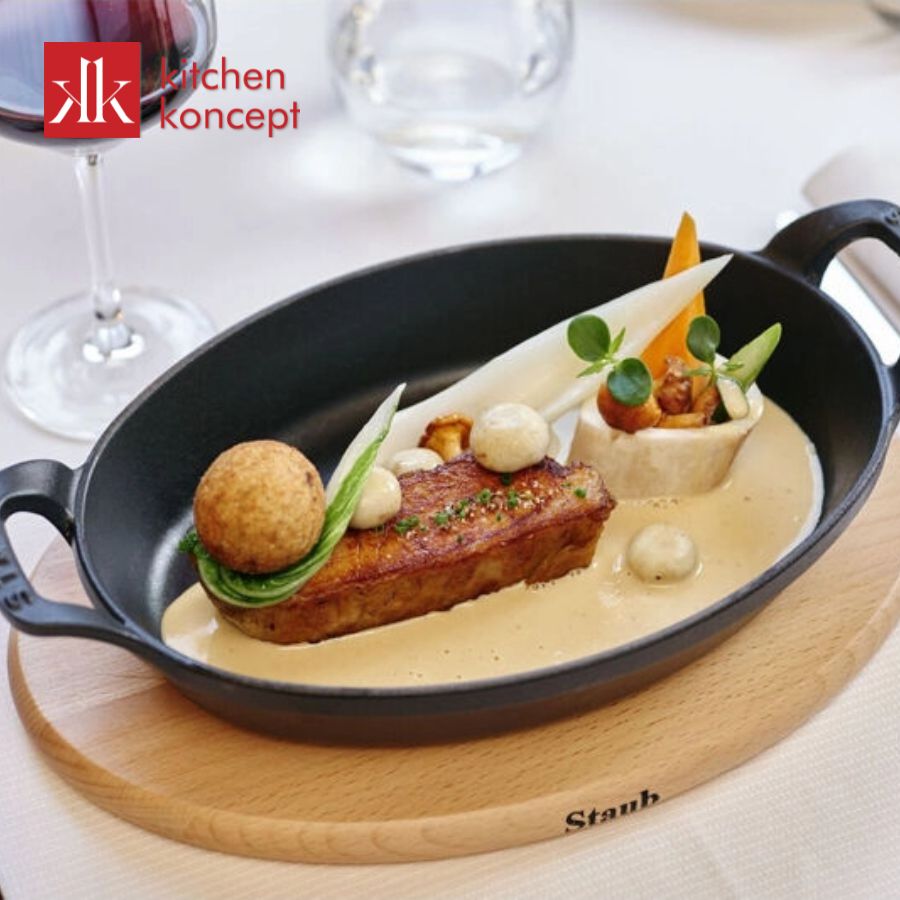 Lưu ý vệ sinh và sử dụng khay gang oval STAUB màu đen