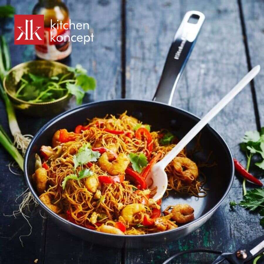 Tránh ngâm chảo quá lâu trong nước