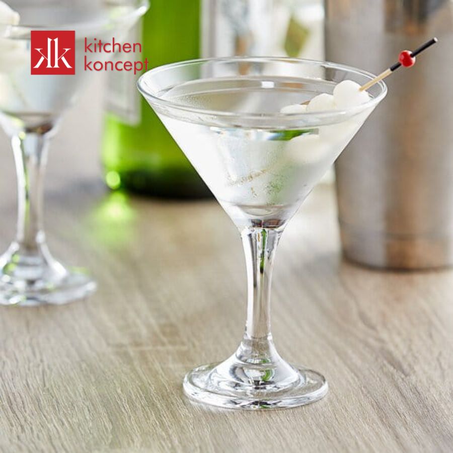 Ly Martini gây chú ý vì có hình dáng tam giác ngược