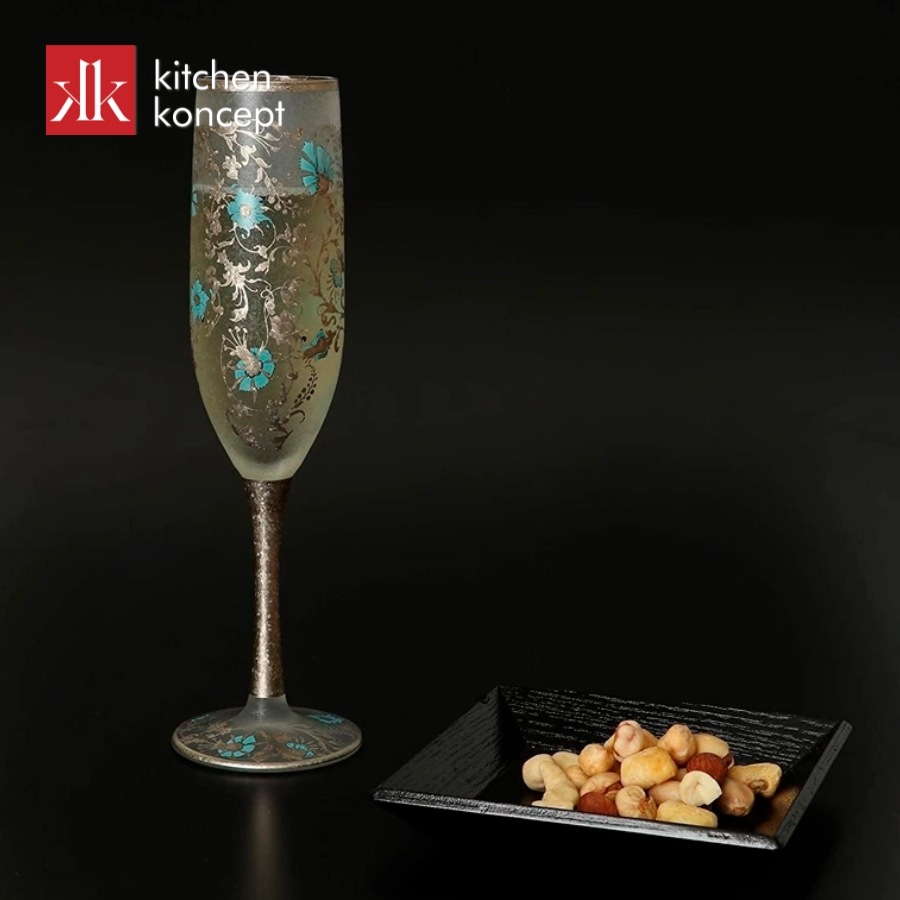 Ly rượu champagne sang trọng