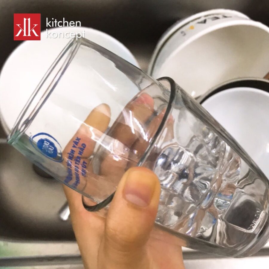 Sử dụng lực để tách 2 ly thủy tinh bị dính
