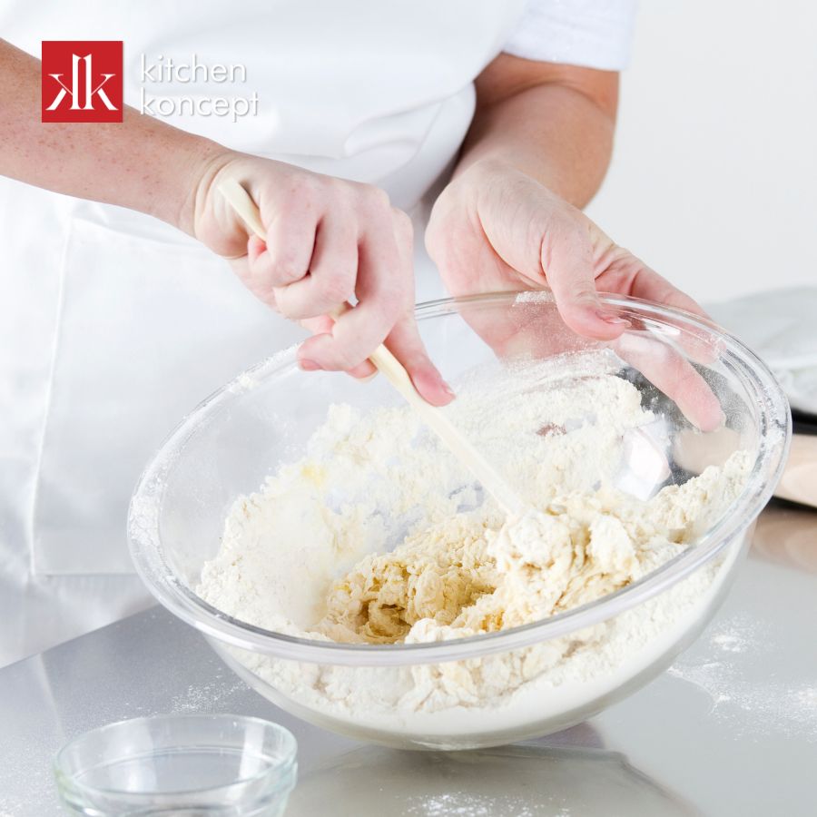 Trộn các nguyên liệu