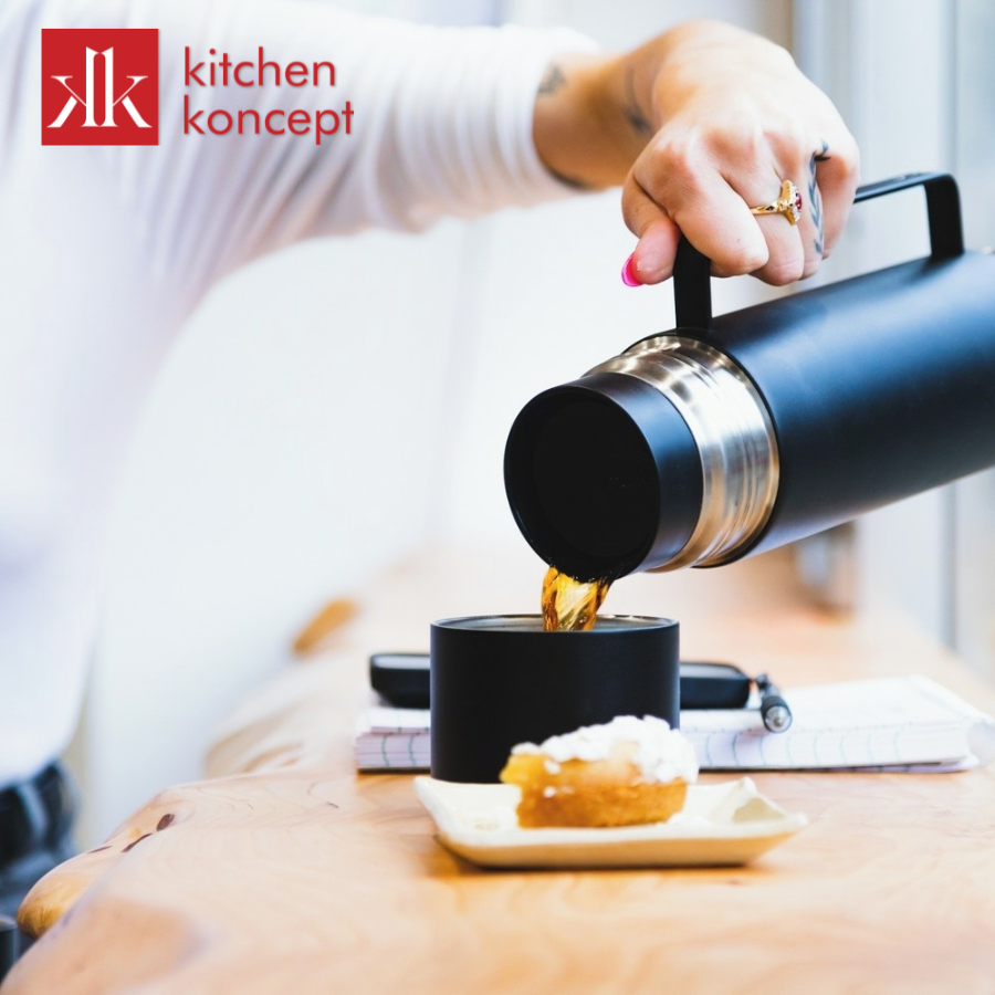 Nhân viên tư vấn chọn bình chất lượng