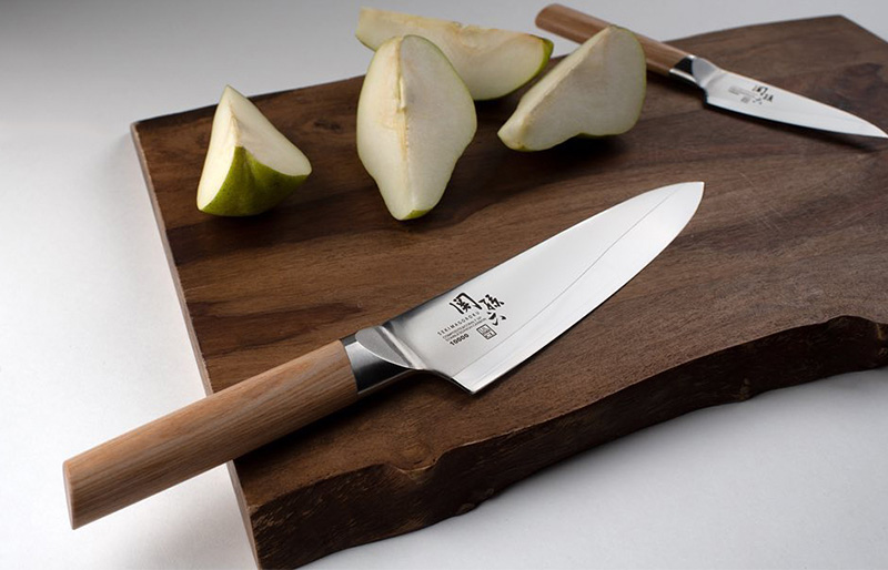 Không dùng dao cắt thực phẩm quá cứng