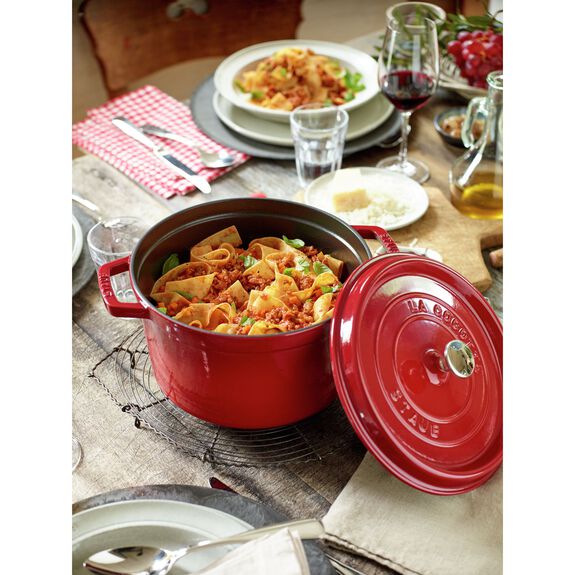 Staub - Nồi gang tròn cao màu đỏ cherry - 24cm (4.75L)