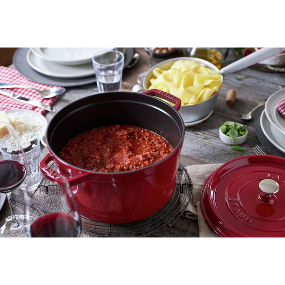 Staub - Nồi gang tròn cao màu đỏ cherry - 24cm (4.75L)
