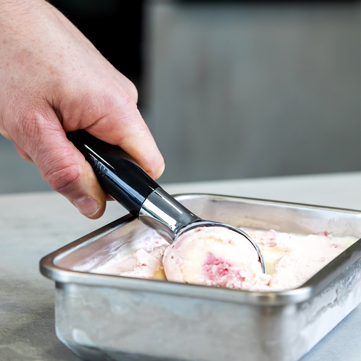 Muỗng kem Classic KITCHENAID màu đen