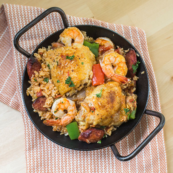 Chảo thép carbon có khả năng hấp thụ và phân bố nhiệt đều