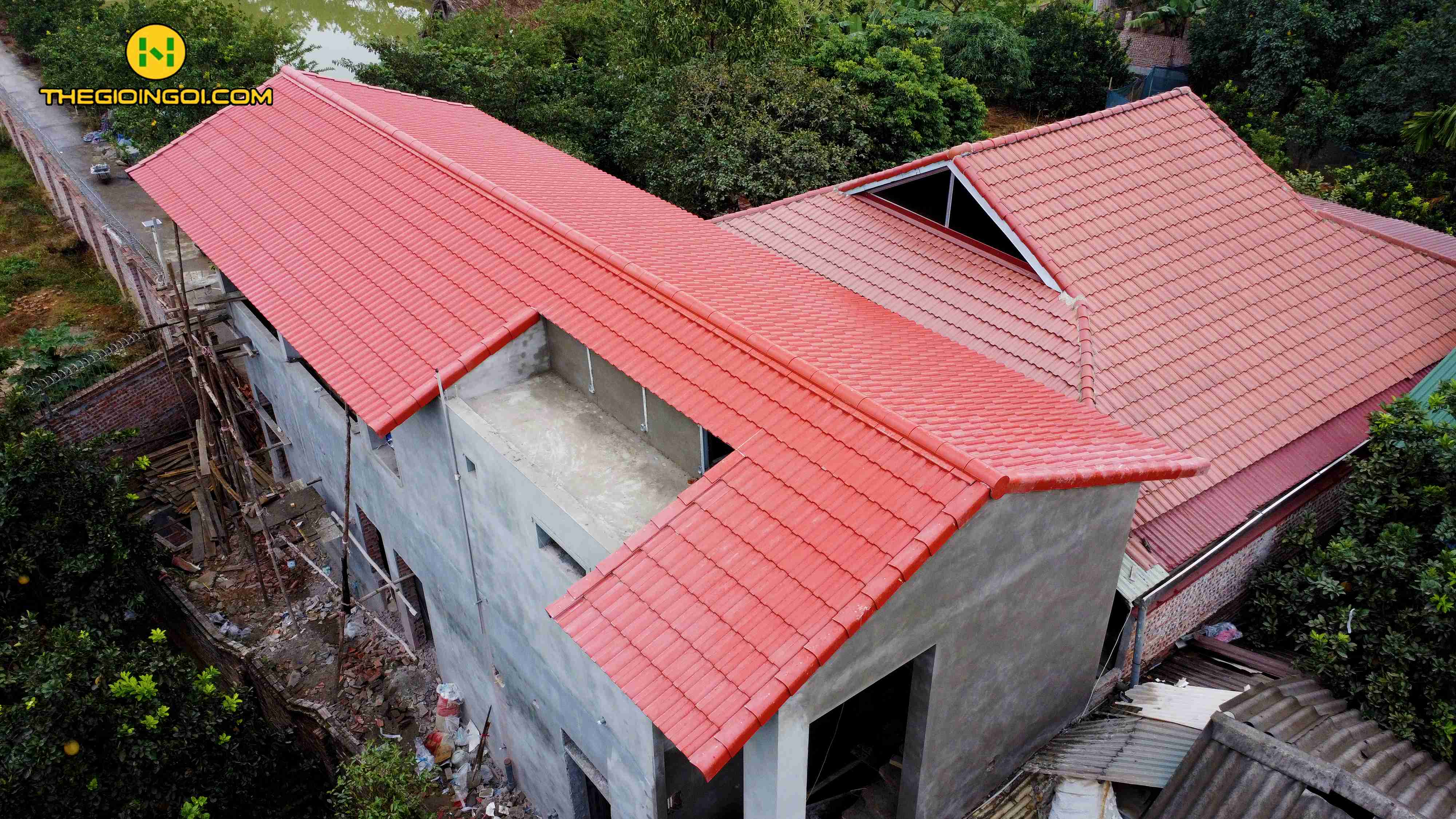 Thi công mái ngói 100m2 giá bao nhiêu?