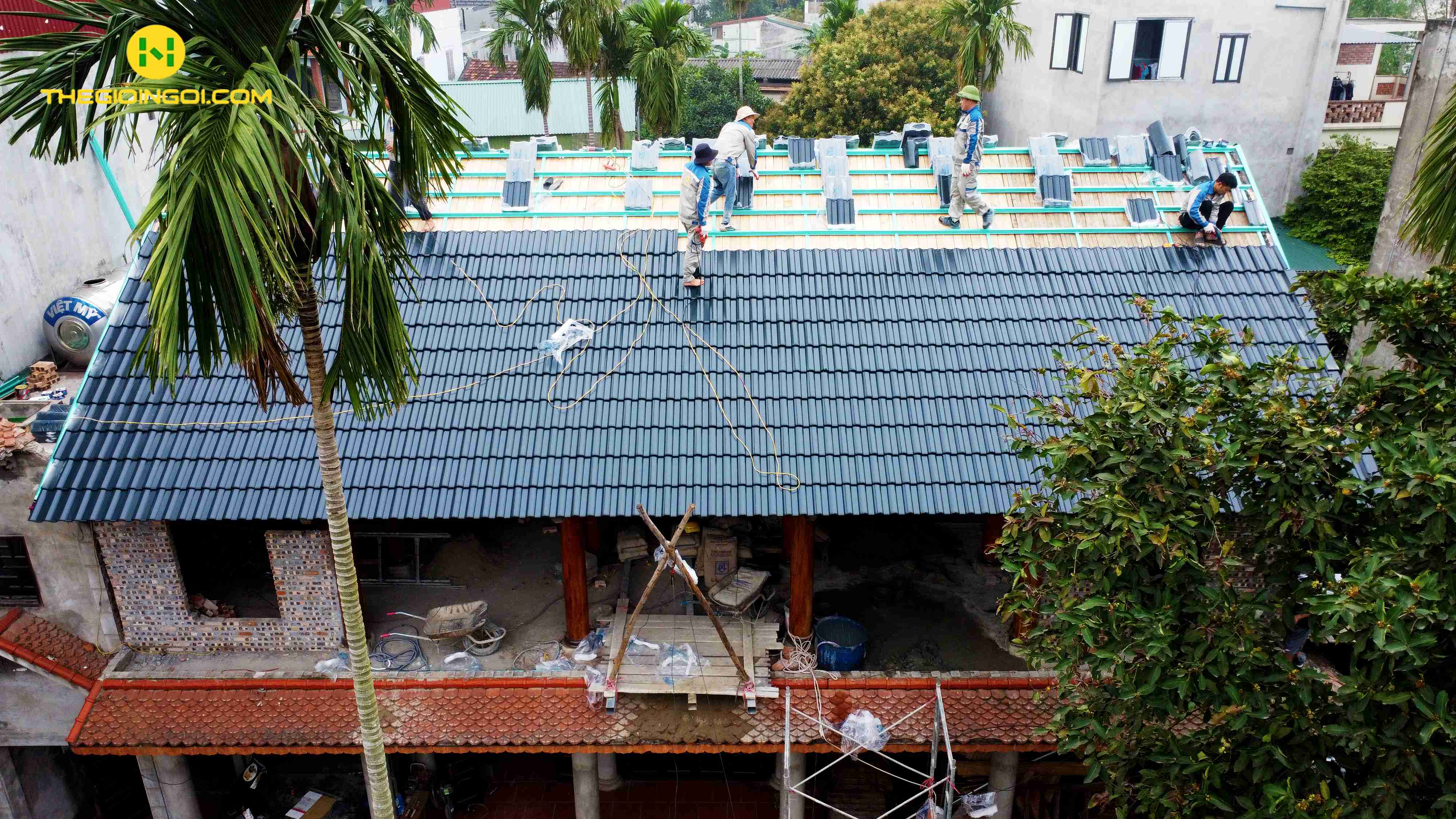 ROMANTIC TVY6 – Khi phần mái không còn là chi tiết phụ . Công trình thực tế do THẾ GIỚI NGÓI thi công