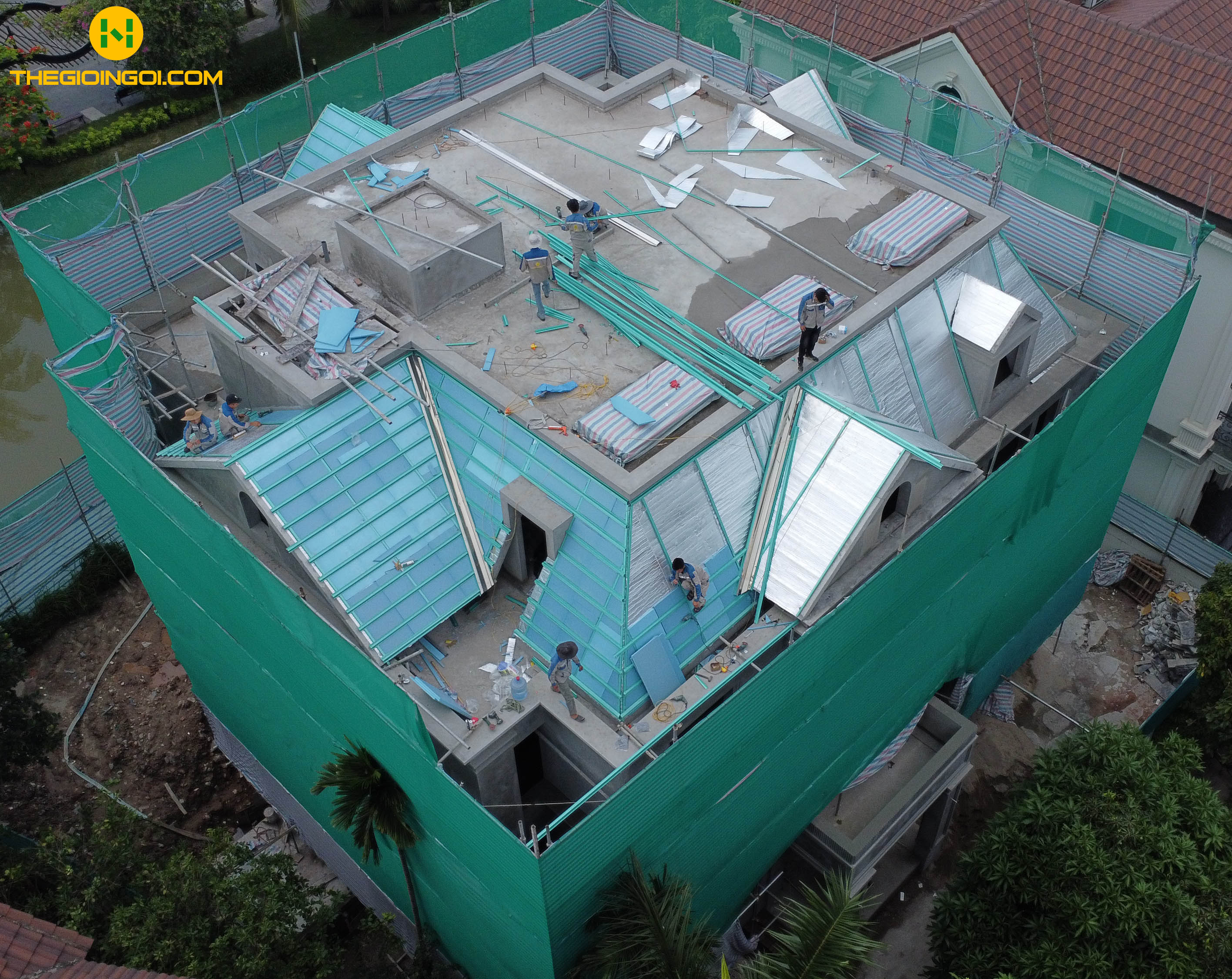 Chống nóng mái biệt thự Hoa Phượng - Vinhomes Riverside Long Biên