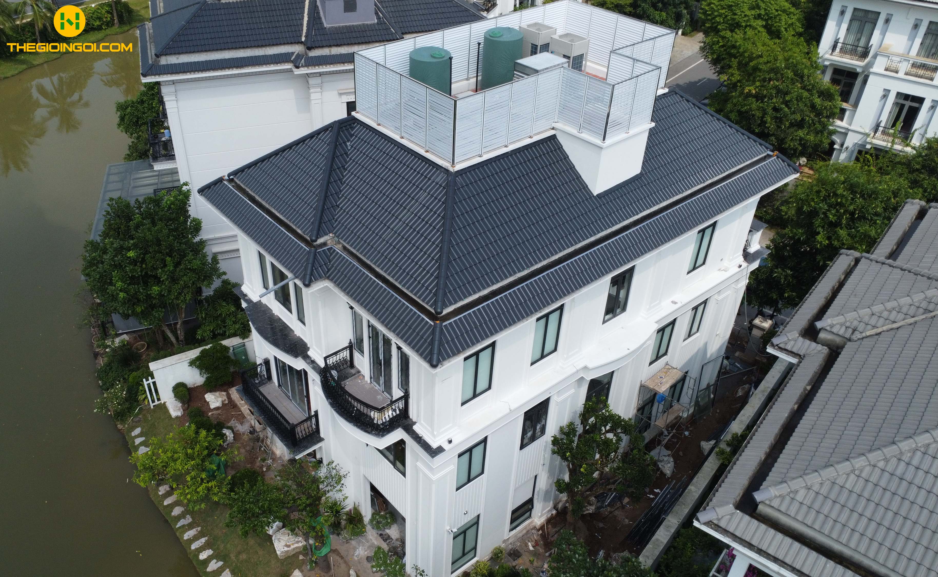 Thi công lợp ngói biệt thự Hướng Dương - Vinhomes The Harmony Long Biên