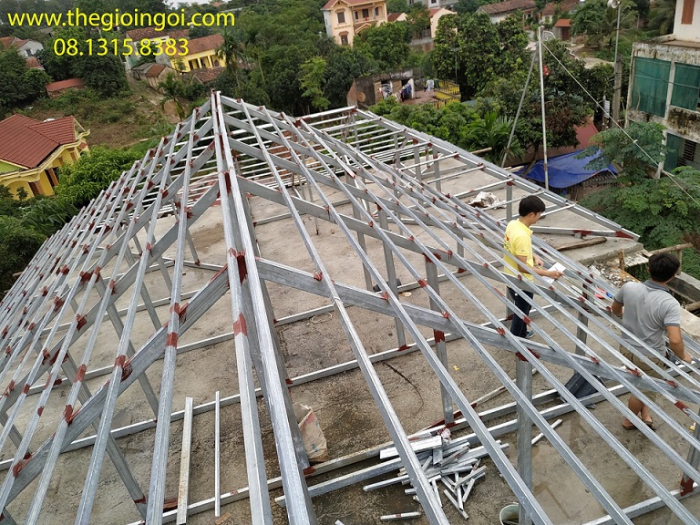 THI CÔNG KHUNG THÉP VÀ LỢP NGÓI