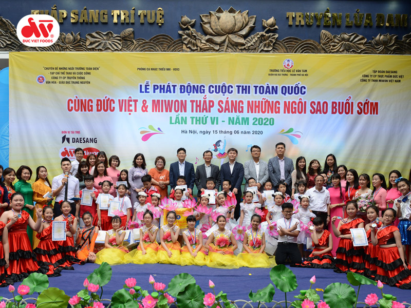 duc-viet-tai-tro-chuong-trinh-thap-sang-nhung-ngoi-sao-buoi-som-lan-thu-vi-2020