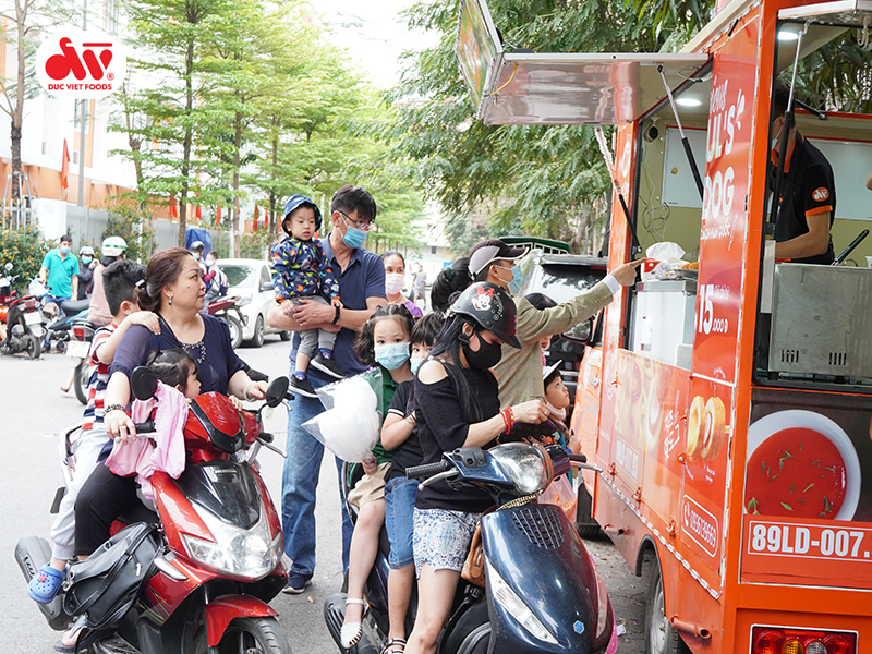 Food truck Đức Việt - Hình thức bán hàng mới được khách hàng yêu thích 2 fs 2