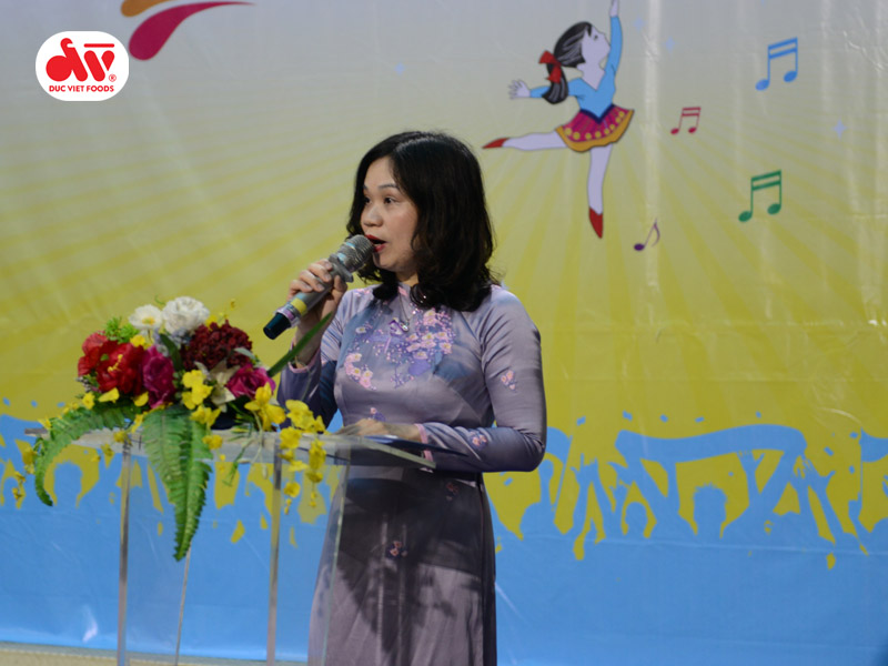 Đức Việt tài trợ chương trình "Thắp sáng những ngôi sao buổi sớm lần thứ VI - 2020" 2 hieu truong truong phat bieu