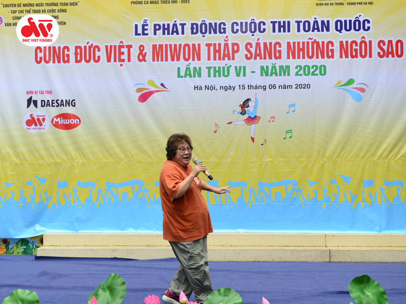 Đức Việt tài trợ chương trình "Thắp sáng những ngôi sao buổi sớm lần thứ VI - 2020" 4 khung 600x800 18830adc 87aa 4623 b4a1 0fe00b2e53a6