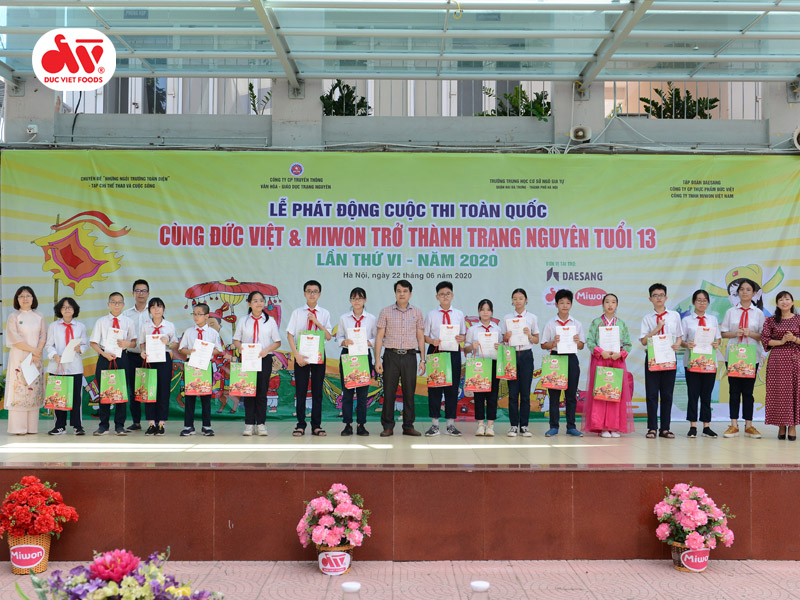 Đức Việt tài trợ chương trình "Trở thành trạng nguyên tuổi 13" lần thứ VI - 2020 3 trao giai 0a018719 e8dc 419c 8b09 1cc78862cd0d
