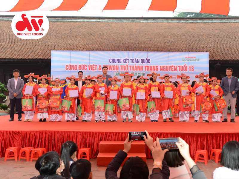 Chung kết cuộc thi "Cùng Đức Việt và Miwon trở thành Trạng nguyên tuổi 13" lần thứ V 5 trao giai 2