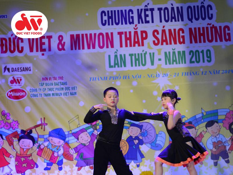 Chung kết cuộc thi "Cùng Đức Việt và Miwon thắp sáng những ngôi sao buổi sớm lần V - 2019" 3 w 2