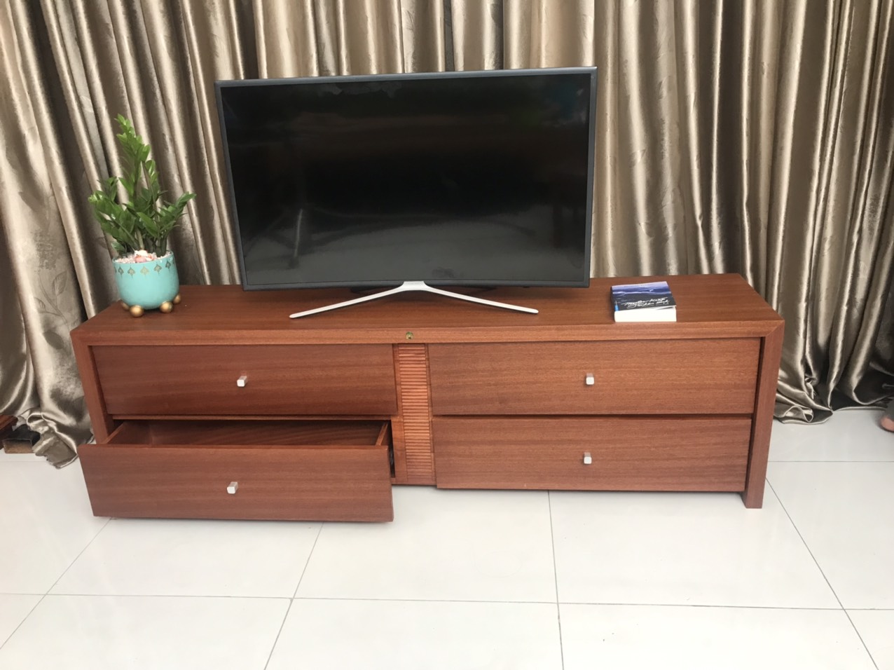 KỆ TIVI HN8 1M8