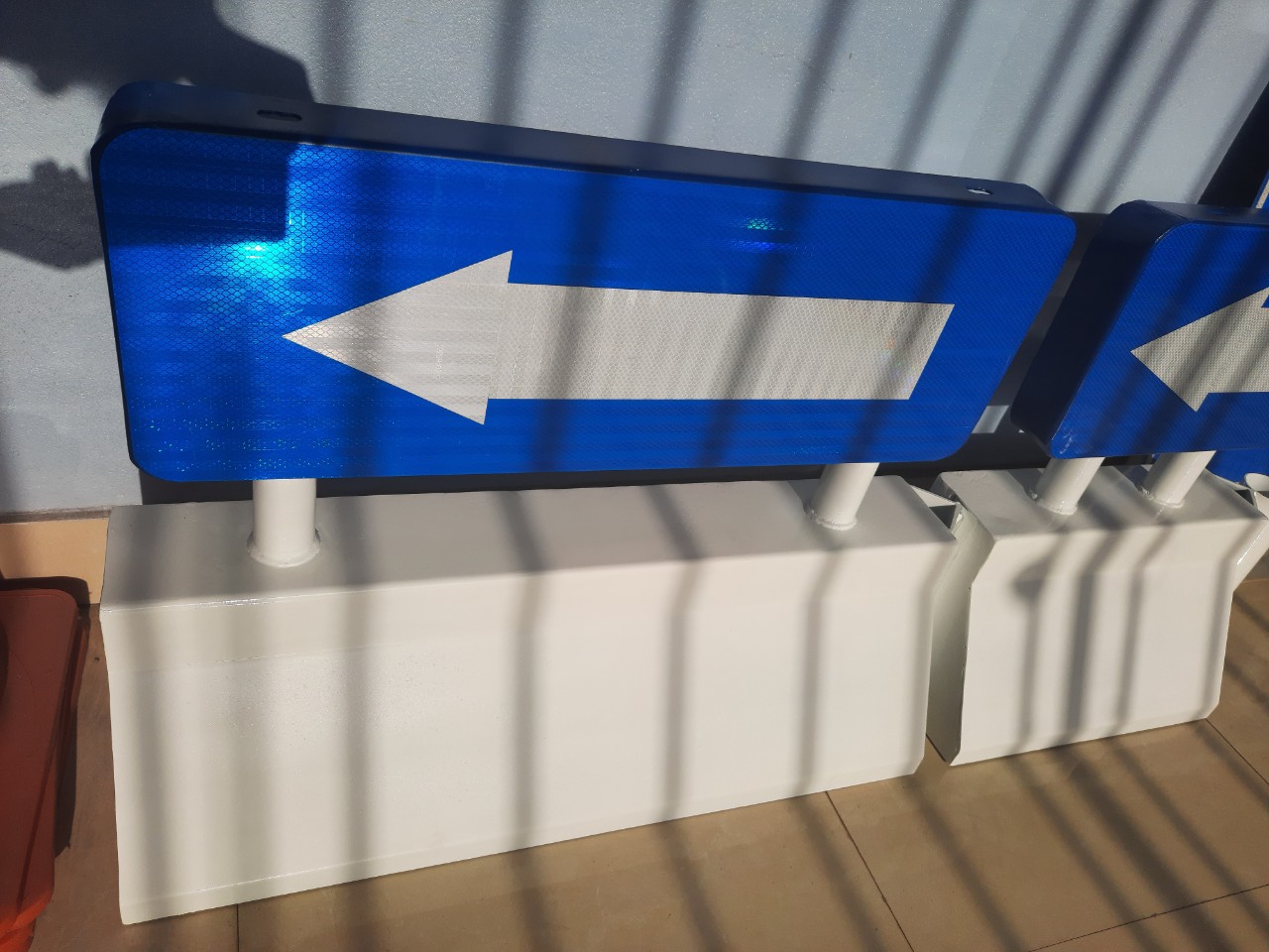 Dải phân cách, đảo giao thông di động bằng thép