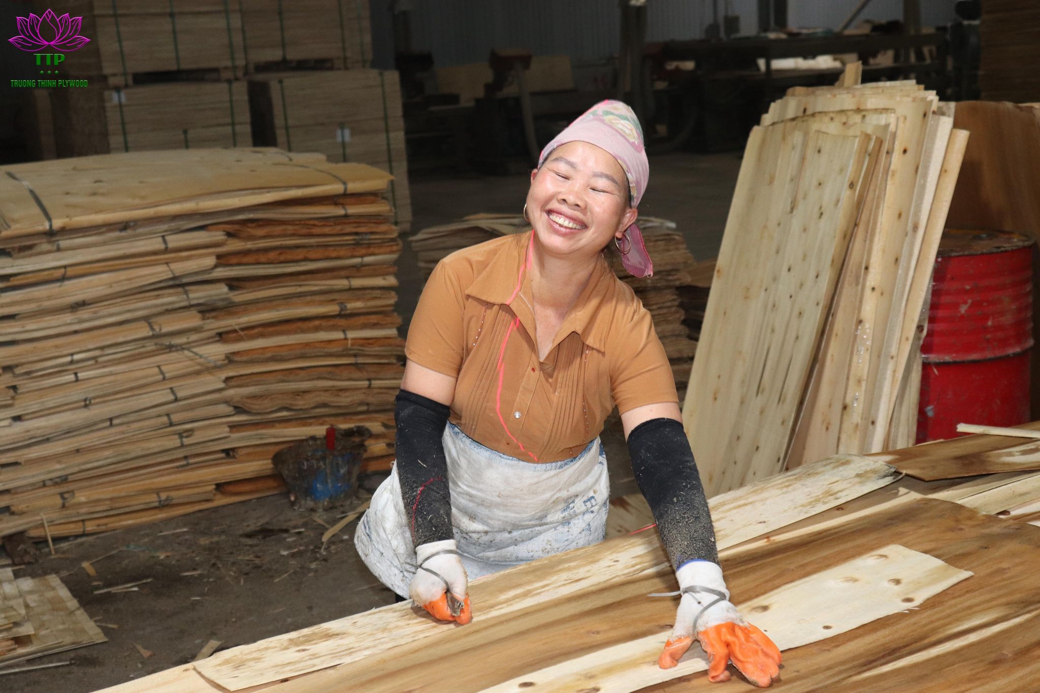 TTP - NÉT ĐẸP LAO ĐỘNG CỦA CÁC CÔ CHÚ CÔNG NHÂN NHÀ MÁY