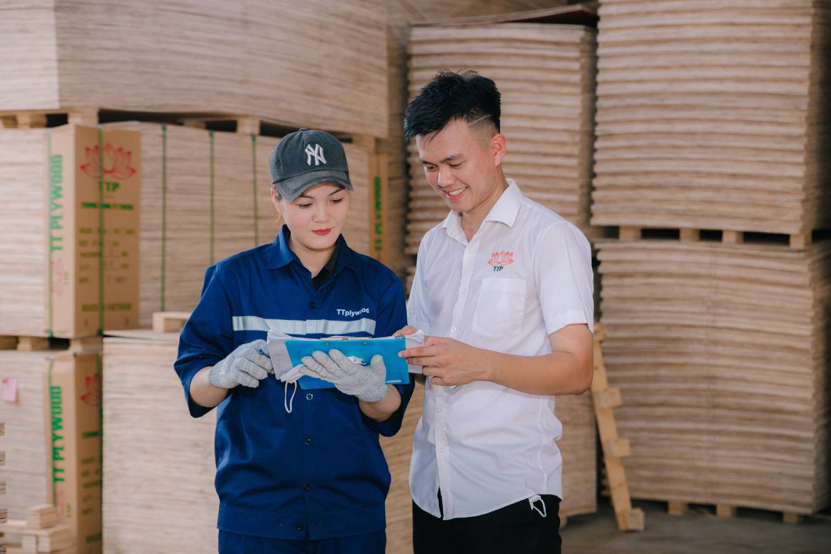 Mua ván ép phủ phim chất lượng với giá ưu đãi