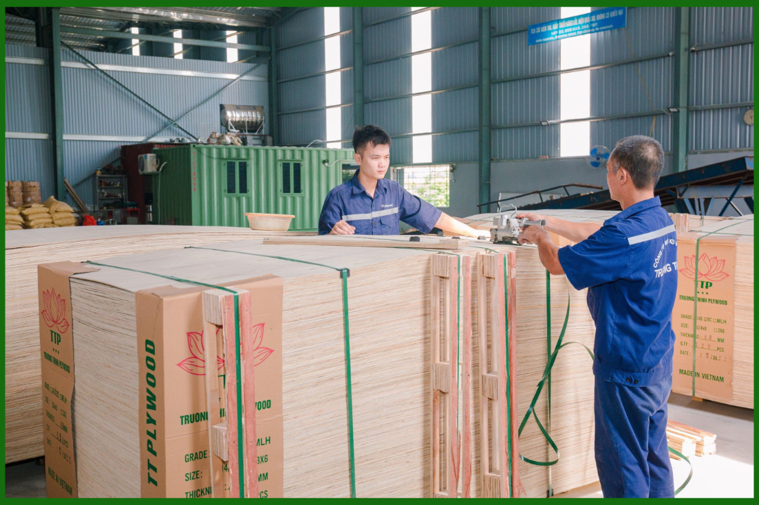 PACKING PLYWOOD