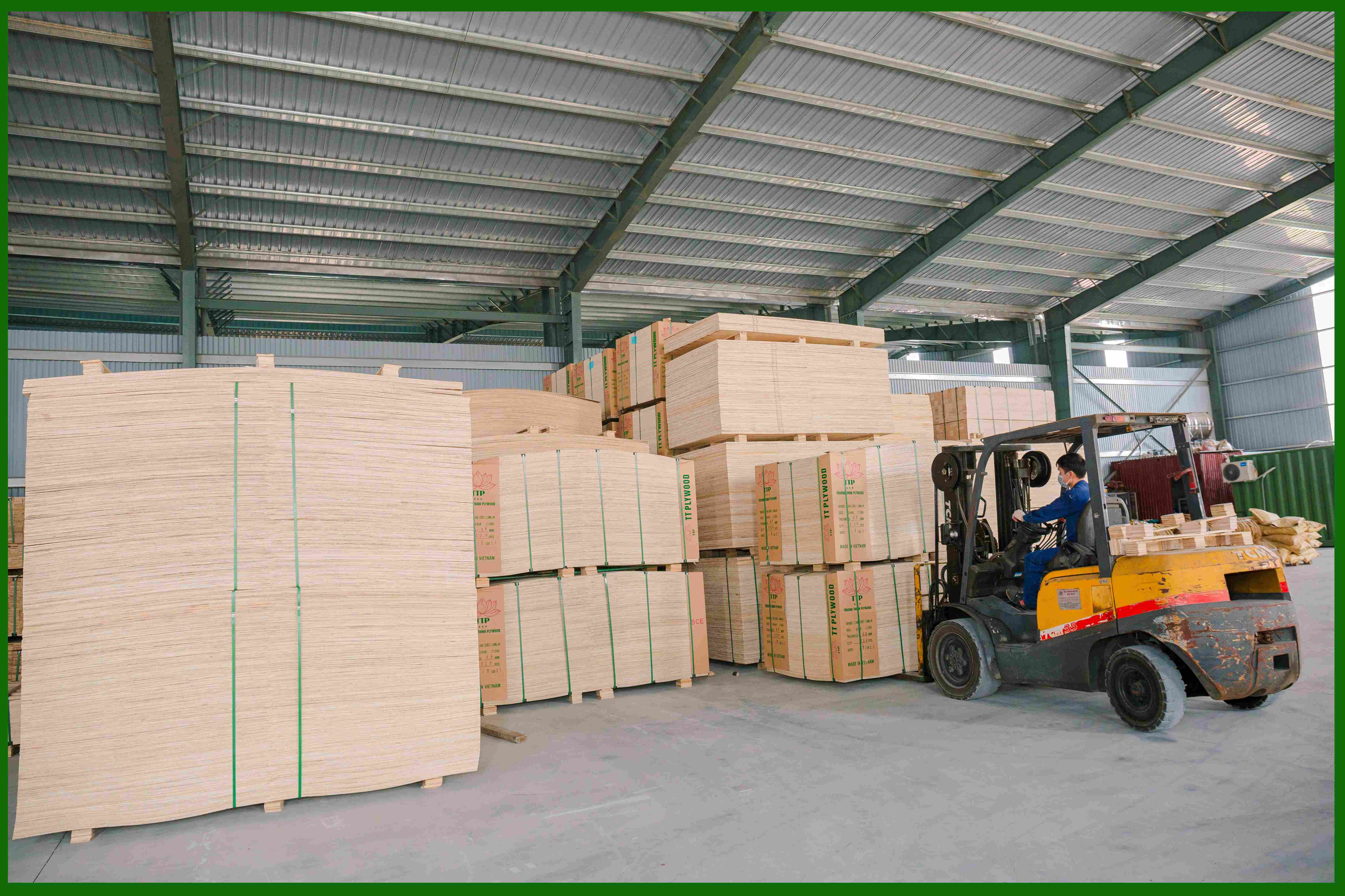 ARE YOU LOOKING FOR A RELIABLE PLYWOOD SUPPLIER