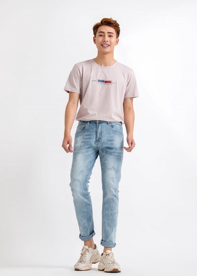 Cách mặc áo thun nam khi đi chơi 3