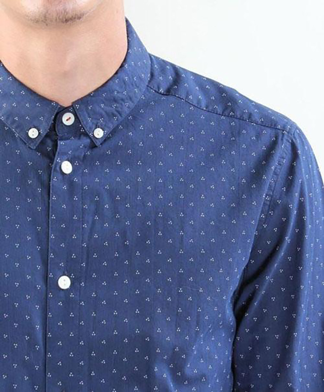 Cổ áo sơ mi có cài khuy