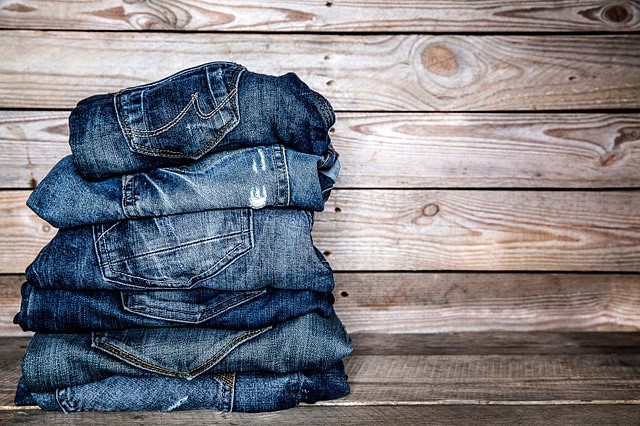2 Cách giặt quần Jean không ra màu sau nhiều lần giặt