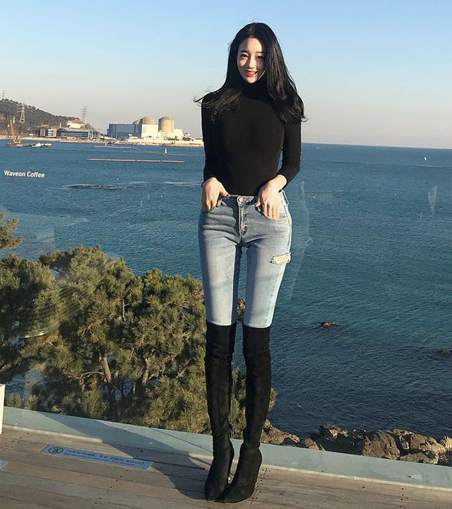 Quần jean cùng với boot cao cổ