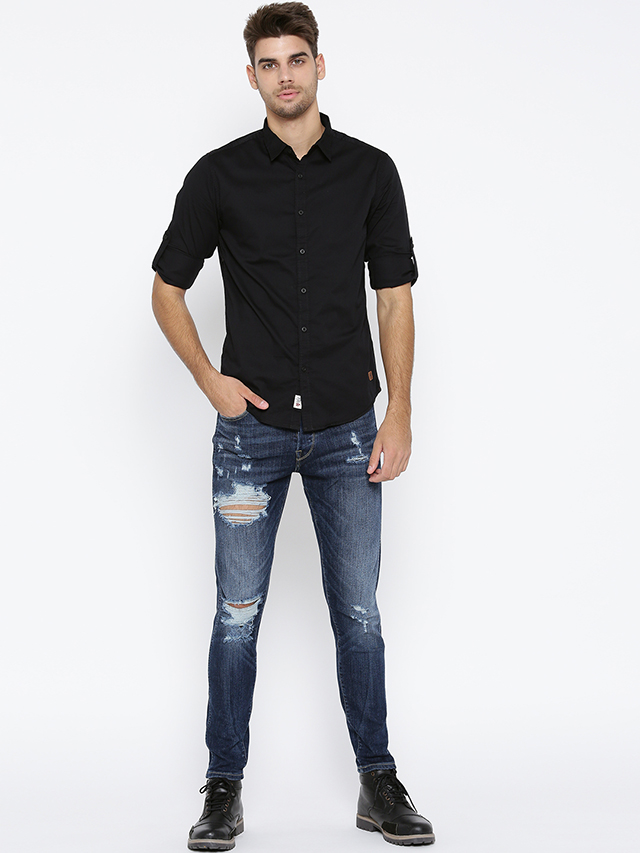 Sơ mi đen nam với quần Jean