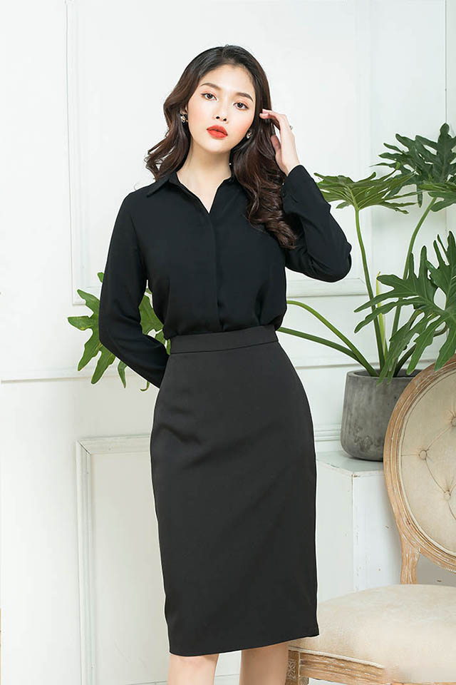 Sơ mi đen với chân váy cạp cao