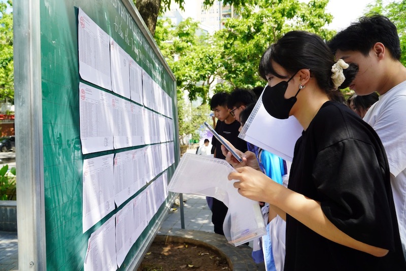 Vì sao nhiều trường đại học bỏ tổ hợp A00, C00 khi xét tuyển ngành kinh tế?